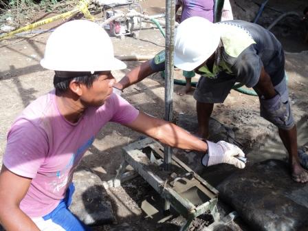 Roya, Peru 2011 drilling the well