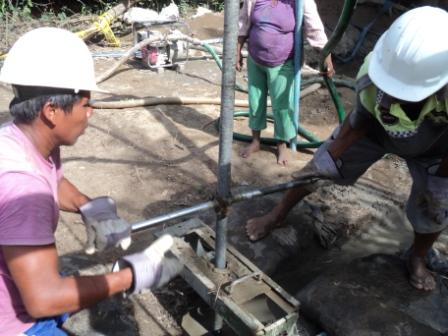 Roya, Peru, 2011 drilling well